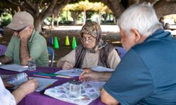 Mersin’de Alzheimer hastaları deniz kenarında keyifli bir gün geçirdi