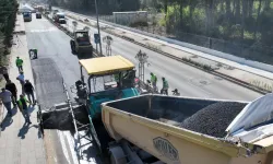 Antalya'da asfalt mesaisi sürüyor