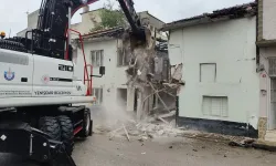 Bursa Yenişehir'de metruk binalar tek tek yıkılıyor
