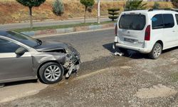 Kahta girişindeki kazada iki araçta maddi hasar oluştu - Videolu Haber