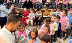 Sakaryalı minikler 'Bir Hikaye Bin Neşe' ile eğlendi