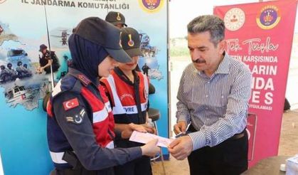 Jandarma Lavanta Festivali’nde vatandaşları kadına şiddete karşı bilgilendirdi