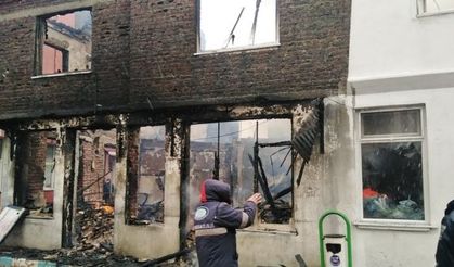 Kırklareli’nde ev çıkan yangında küle döndü