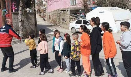 Kırşehirli gönüllü psikososyal destek ekibi deprem bölgesinde çalışmalarını sürdürüyor