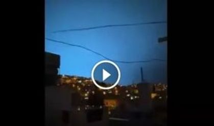 Depremin en net görüntüsü... Korkutucu ses ve parlamalar