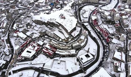 Bitlis’in karla bütünleşen tarihi güzellikleri mest ediyor