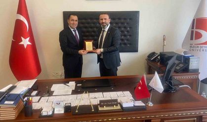 Destekler için teşekkür plaketi verildi