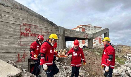 Öğretmen arama kurtarma gönüllüleri eğitimleri tamamladı