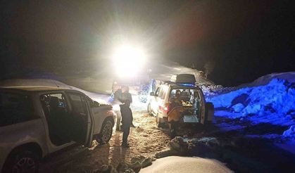 Sağlık ekipleri kar nedeniyle 6 saatlik çalışma sonrası hastaya ulaştı
