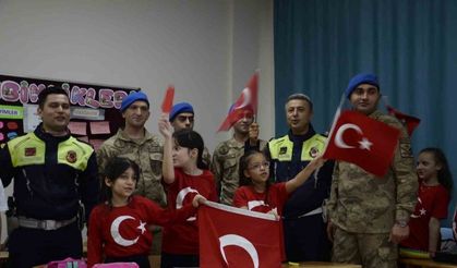 Yalova’da jandarma öğrencilerle buluştu