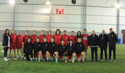 Yalovaspor Kadın Futbol Takımı ilk maçına çıkmaya hazırlanıyor