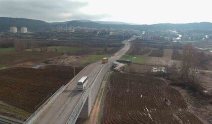 Yeşilkent hemzemin geçidi üzerindeki bağlantı yolu trafiğe açıldı