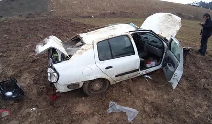 Yoldan çıkan otomobil defalarca takla atarak hurdaya döndü: 2 yaralı