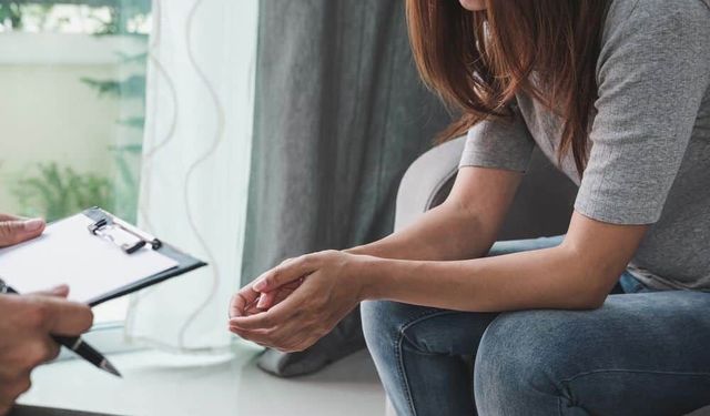 Kaygı – Bir Belirtiyle Başlayıp Sosyal Medya ve Yapay Zekâda Büyüyen Sessiz Panik