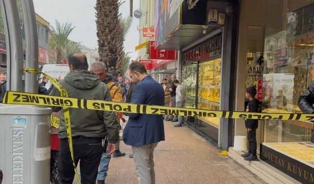 Tarsus’ta Kuyumcuda Silahlı Soygun: 100 Gram Altınla Kaçtı