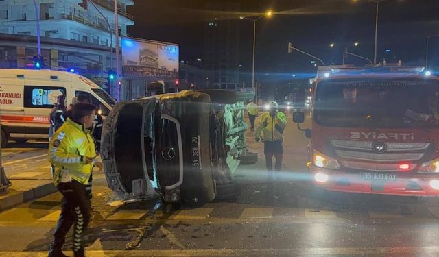 Mersin'de Hasta Taşıyan Ambulansla Otomobil Çarpıştı: 4 Yaralı