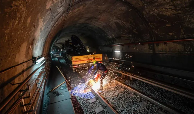 İzmir'de metro raylarında değişim zamanı