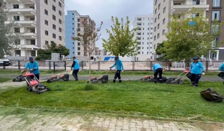 Adıyaman Belediyesi parklarda bakım ve temizlik çalışmalarını sürdürüyor