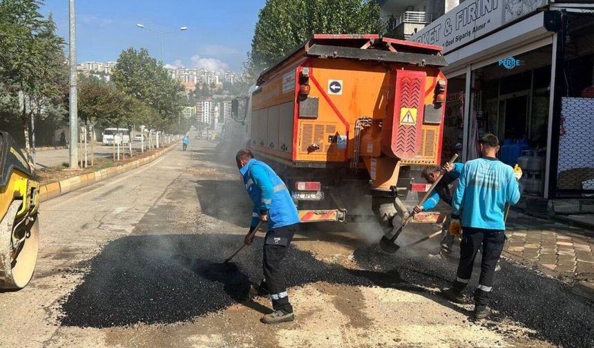 Adıyaman'da 6 mahallede yol onarımı, Hastane Caddesi'nde asfalt hazırlığı