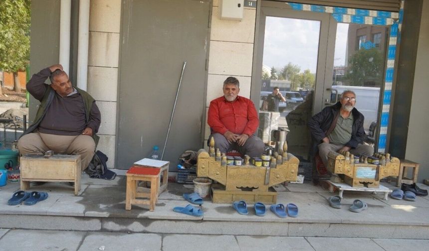 Adıyaman'da ayakkabı boyacıları Tutdere'den çalışma alanı istedi - Videolu Haber