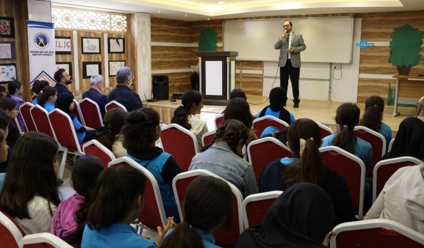Adıyaman'da 'Bir ayrıcalıktır imam hatipli olmak' konferansı düzenlendi