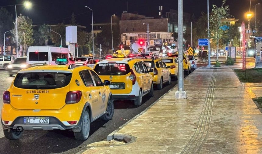Adıyaman'da taksicilerden durak ve su çağrısı: 'Komşulardan bidonla su taşıyoruz' - Videolu Haber