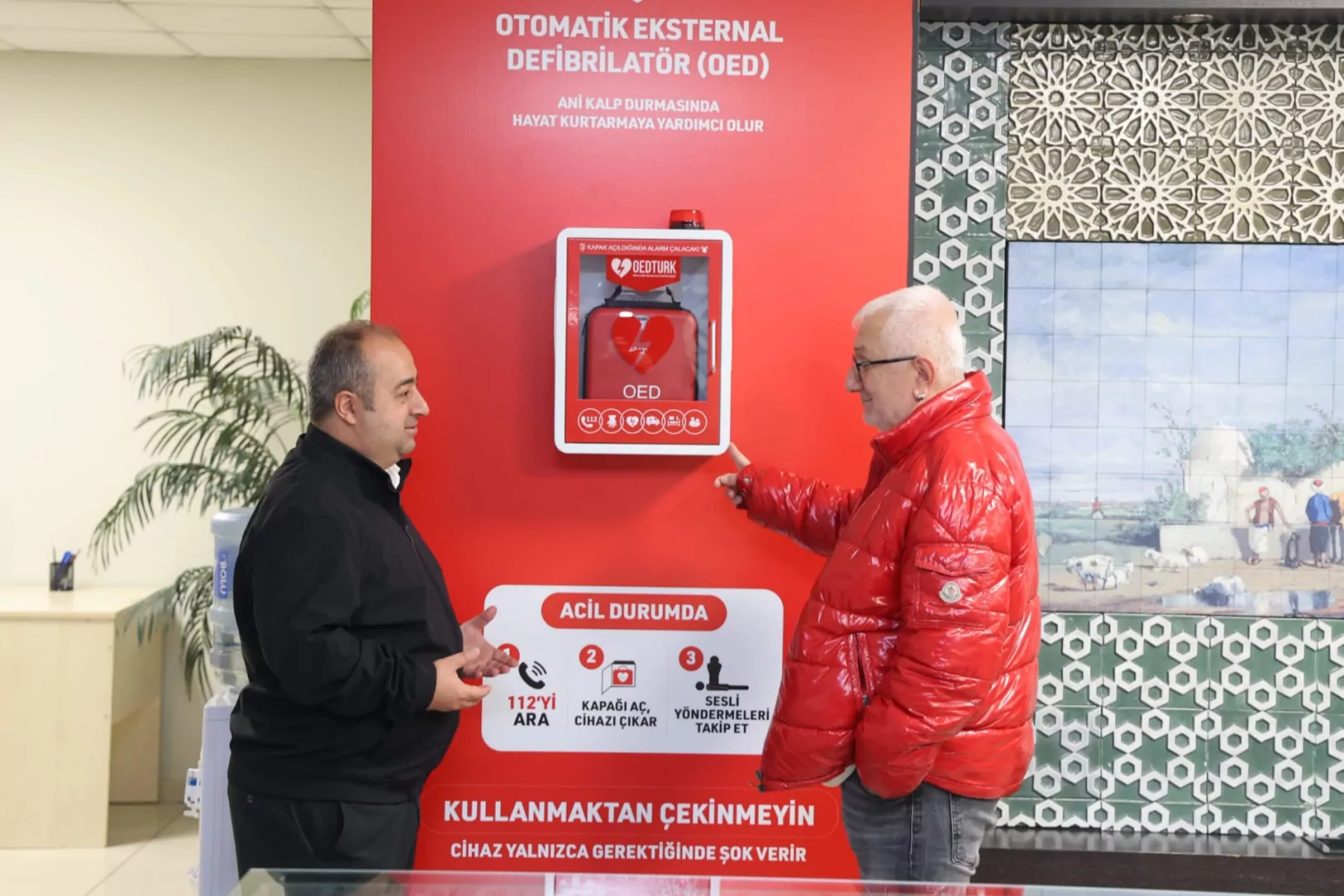 OED cihazları Gebze'nin dört bir yanına yerleştiriliyor! Kalbi duran vatandaş için kritik hamle