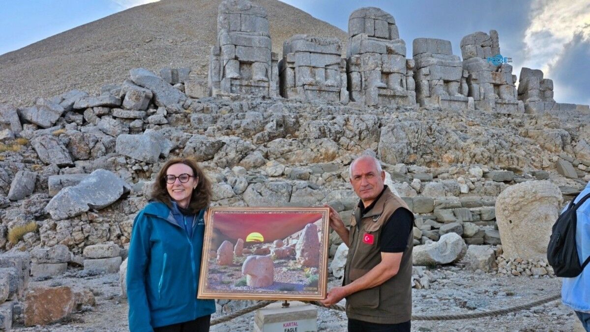 34 yıllık Nemrut emektarı Mente'den Büyükelçi Anderson'a özel hediye