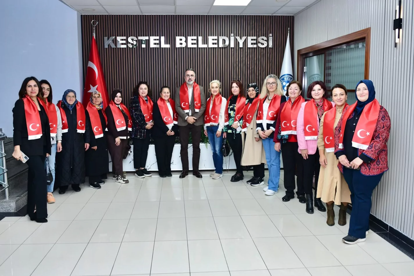 Bursa'nın kadın muhtarlarından Kestel Belediyesi'ne ziyaret