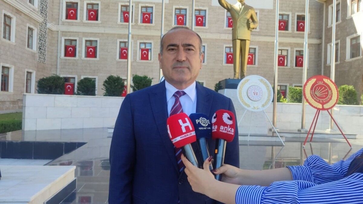 Özcan'dan 4 Ekim mesajı: 'Cumhuriyet'in kadına verdiği haklar gerçek yaşam eşitliğine dönüşmeli'