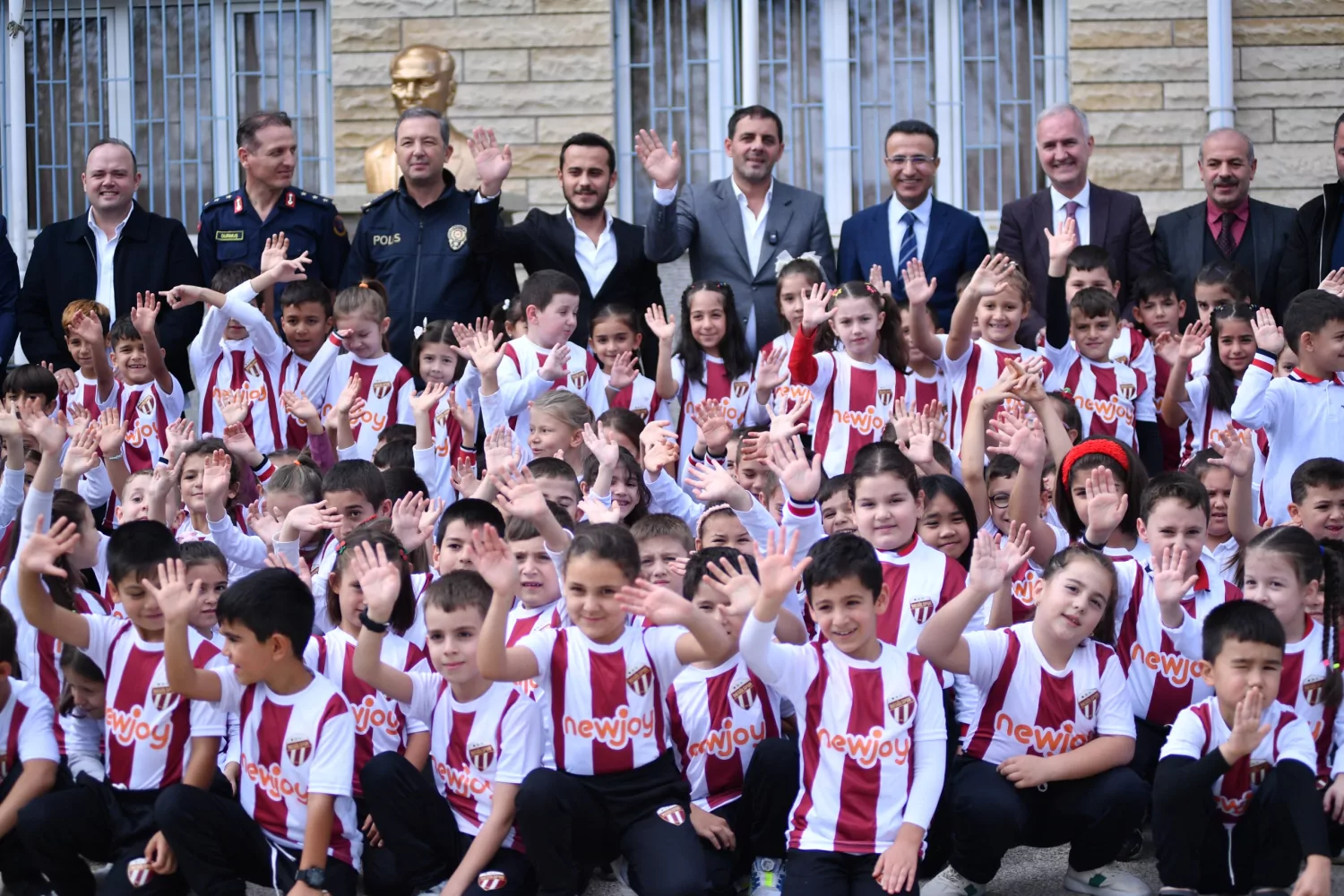 Yeniceköy'de 750 öğrenci İnegölspor formasına kavuştu